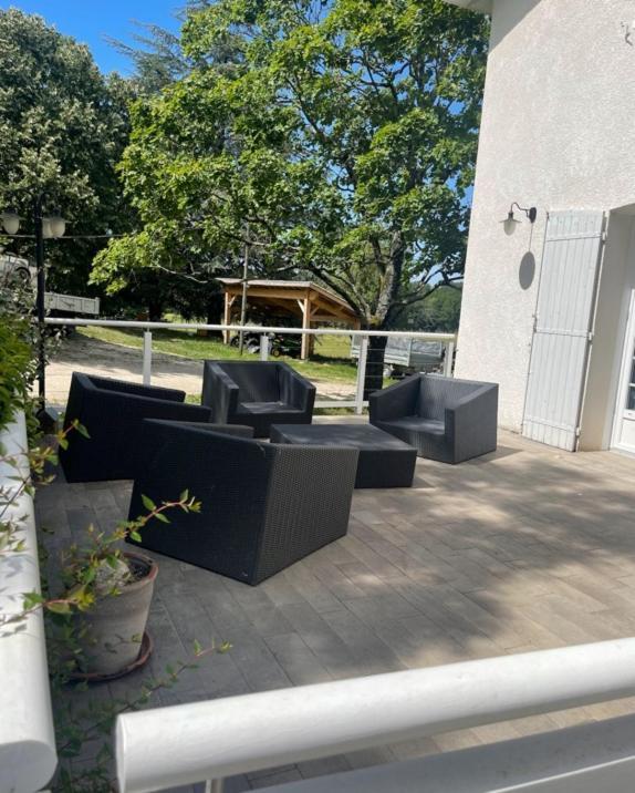 Domaine Des Peyries - Chambres Et Table D'Hotes Saint-Barthelemy-d'Agenais エクステリア 写真